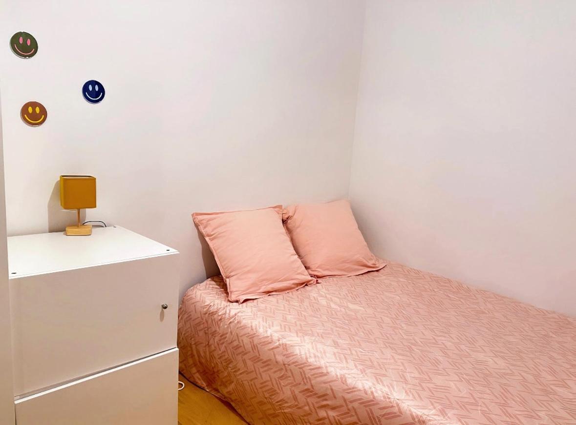 Cozy 3 Bedroom Apartment Dans Republique Paris Bagian luar foto